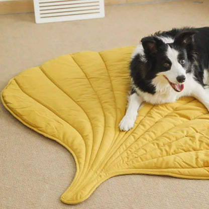 Leaf-Shaped Pet Bed: Cozy Comfort for Your Furry Friend